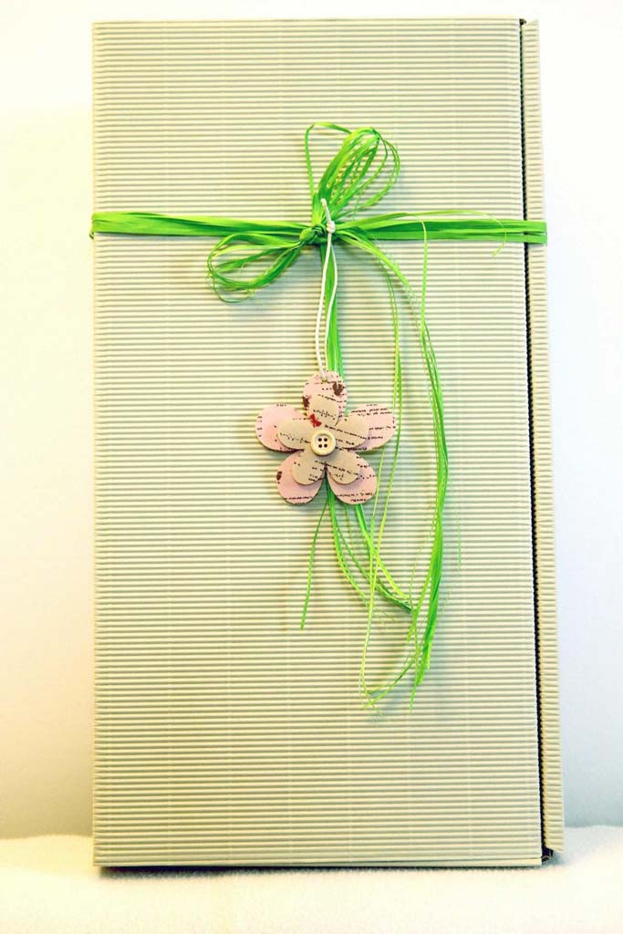 Geschenkkarton-Modern-Creme-Blume_1024x684EA3fxJlp8fHG4