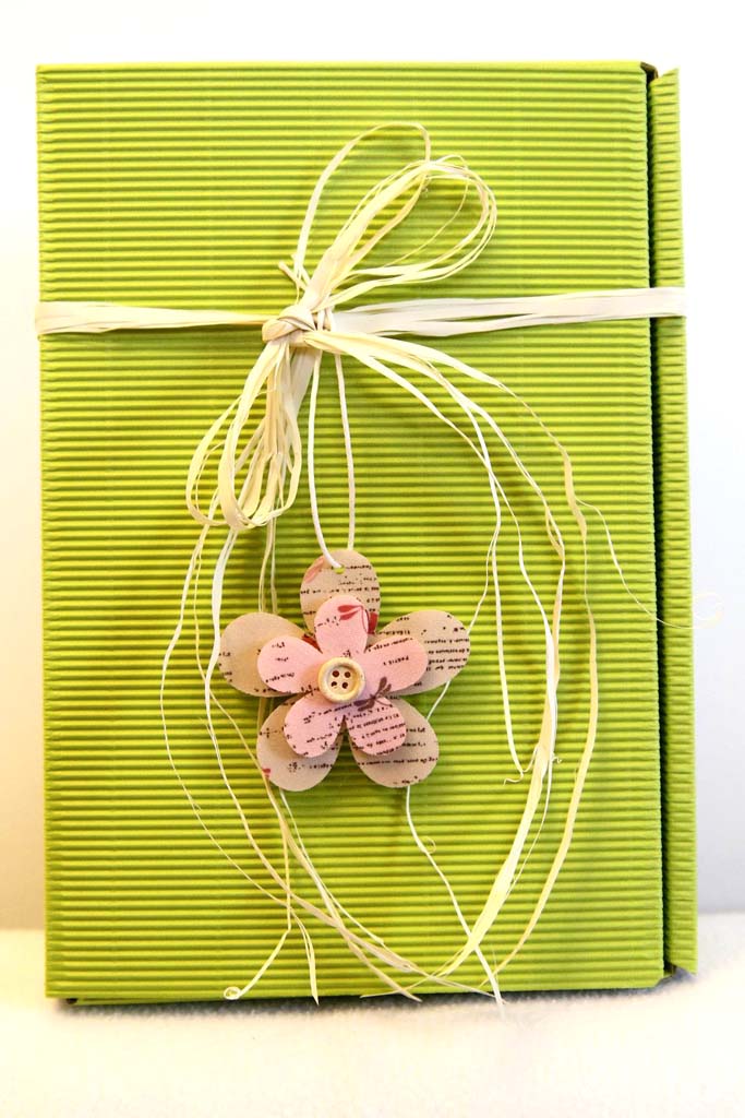 Geschenkkarton-Modern-Limette-Blume-1024x684